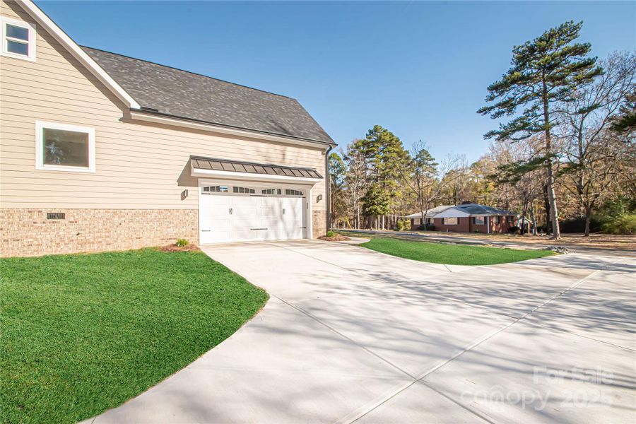 Exterior details and patio area of a home in , Monroe (Image 24).