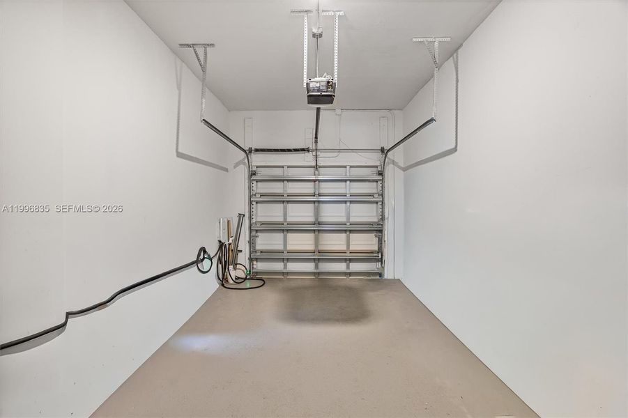 Spacious, unfurnished interior of a new home in , Florida City (Image 20).