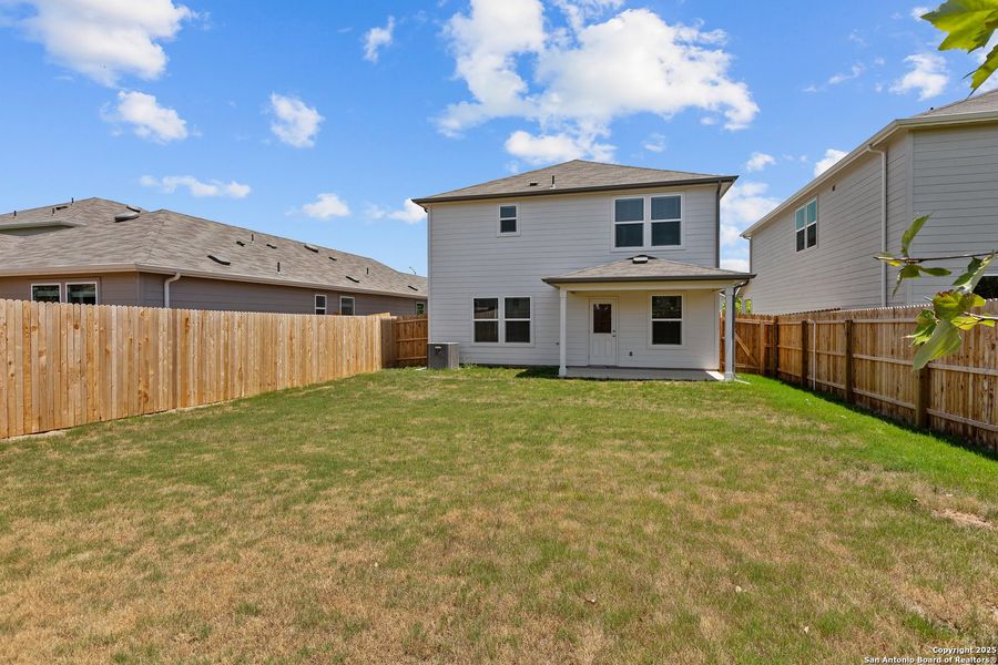 Exterior details and patio area of a home in Horizon Ridge, San Antonio (Image 2).