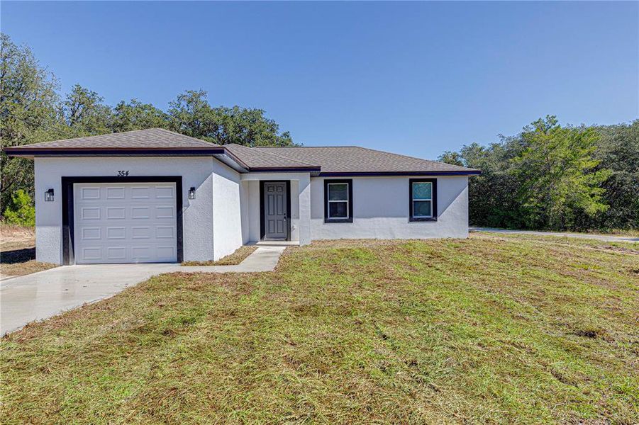 Exterior details and patio area of a home in , Ocklawaha (Image 2).
