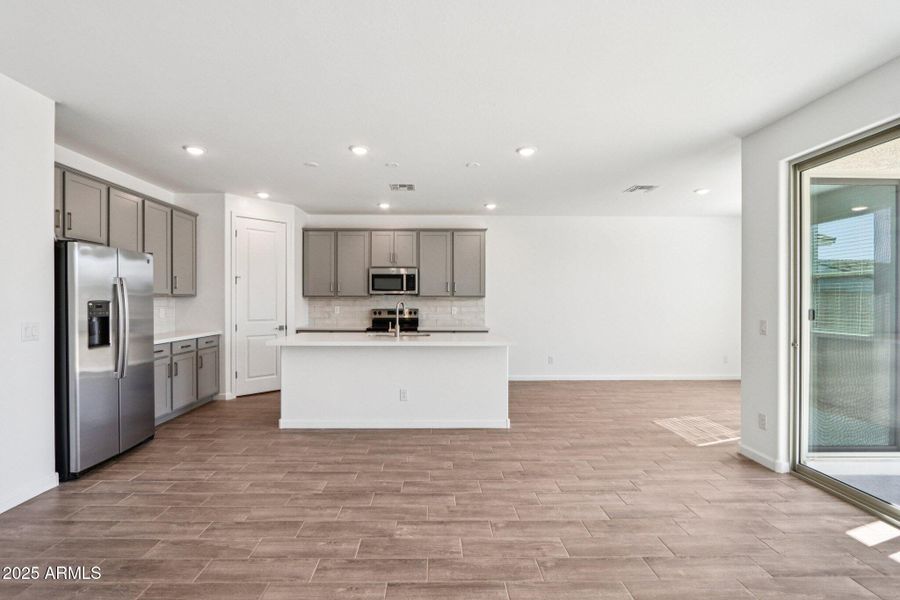 8-web-or-mls-W Camden Ave-S0711-008