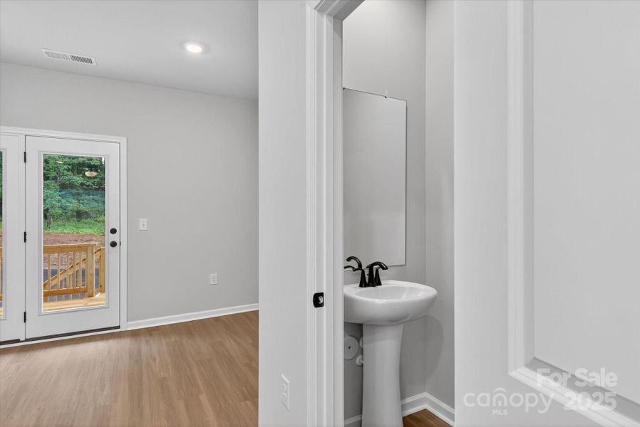 Spacious, unfurnished interior of a new home in Rhyne Court, Gastonia (Image 26).