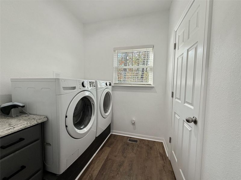 Furnished interior view inside a new home in , Brookeland (Image 22).
