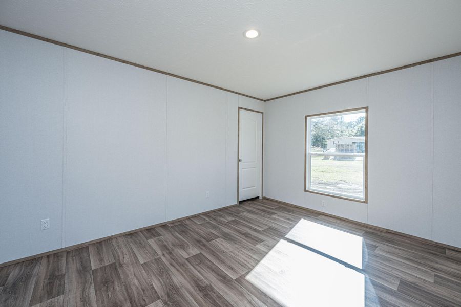 Spacious, unfurnished interior of a new home in , Summerville (Image 32).