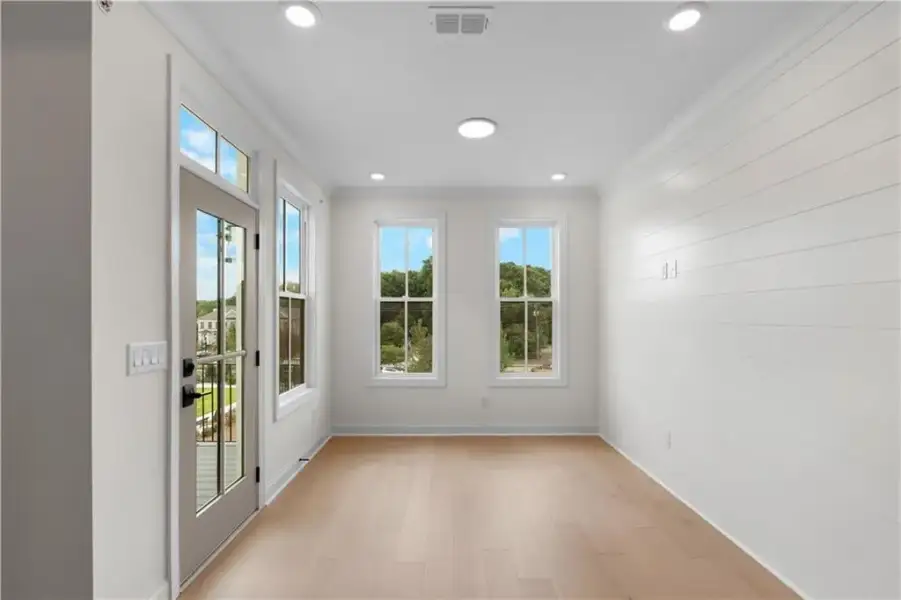 Spacious, unfurnished interior of a new home in Park Walke, Alpharetta (Image 33).