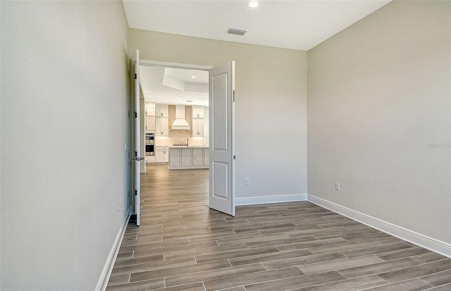 Spacious, unfurnished interior of a new home in Canoe Creek, Parrish (Image 38).