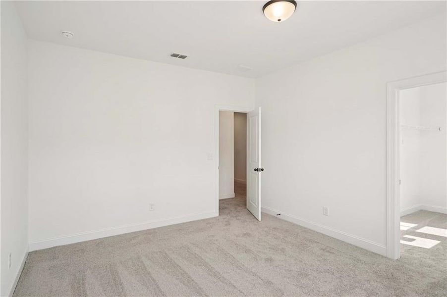 Spacious, unfurnished interior of a new home in East Harbor II at Chestatee, Dawsonville (Image 25).