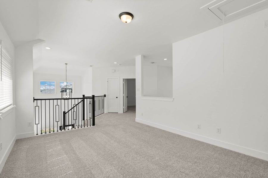 Spacious, unfurnished interior of a new home in Wood Leaf Reserve, Tomball (Image 40).