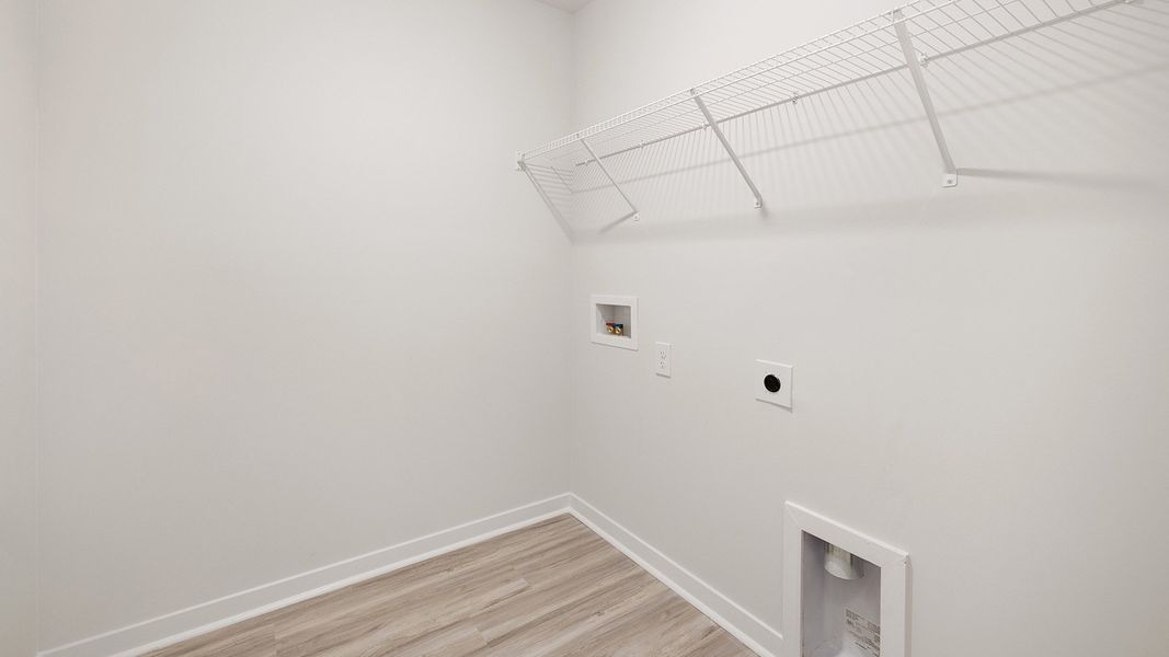 Spacious, unfurnished interior of a new home in Rydele Heights, Asheville (Image 20).