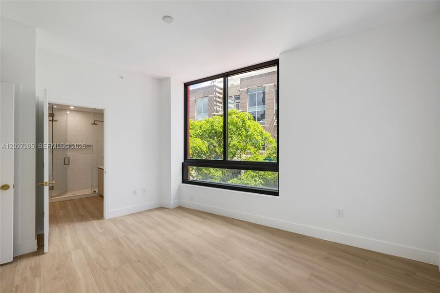 Spacious, unfurnished interior of a new home in , Miami (Image 13).