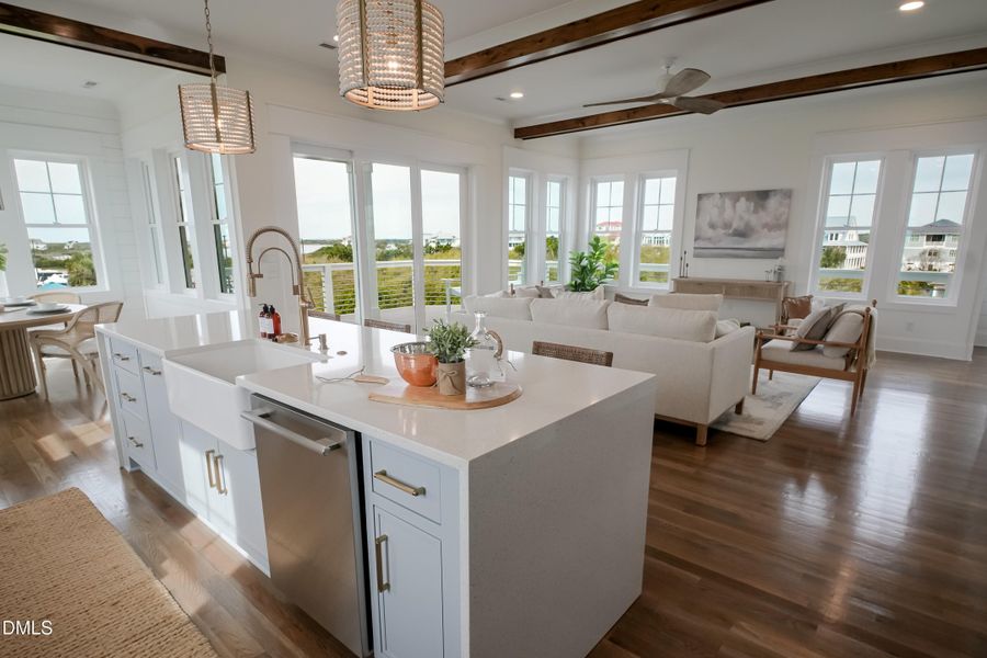 6CapeLn_Staged_62Living
