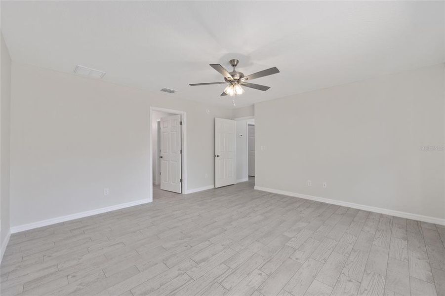 Spacious, unfurnished interior of a new home in , Ocala (Image 34).