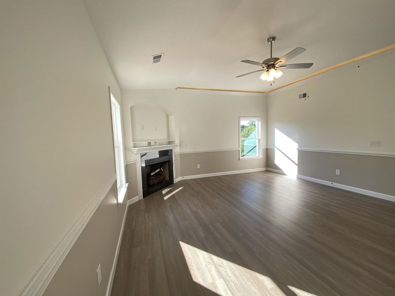 Spacious, unfurnished interior of a new home in Ballentine Ridge, Lyman (Image 21).