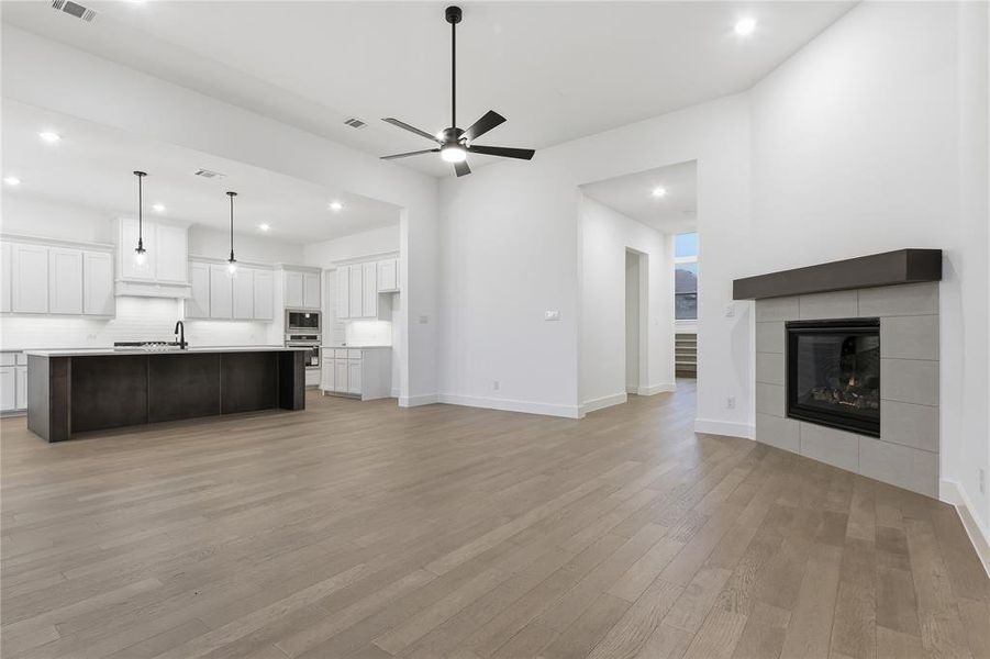 Spacious, unfurnished interior of a new home in Pecan Grove, Cross Timber (Image 12).