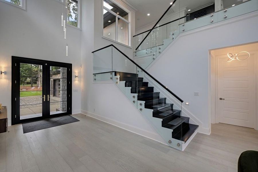 Spacious, unfurnished interior of a new home in , Brookhaven (Image 25).