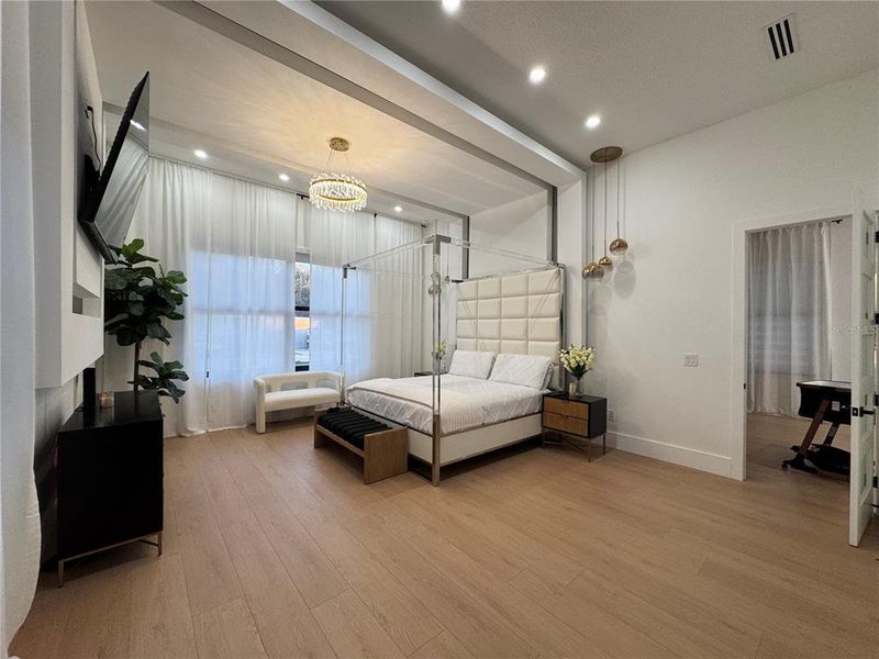 Furnished interior view inside a new home in , Spring Hill (Image 40).