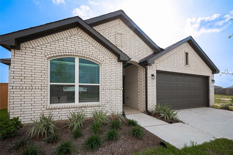 Exterior details and patio area of a home in Rollingbrook Estates, Baytown (Image 3). Exterior details and patio area of a home in Rollingbrook Estates, Baytown (Image 3).