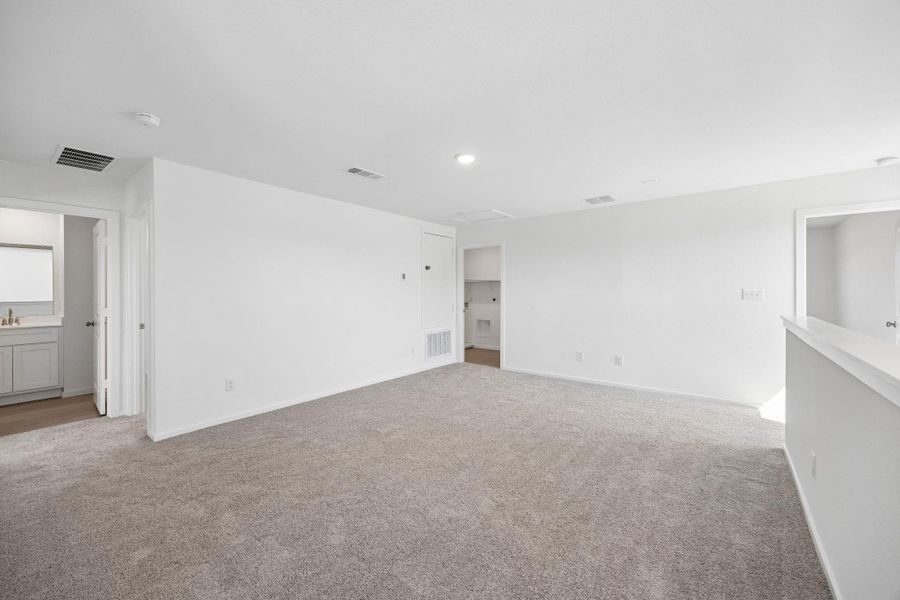 Spacious, unfurnished interior of a new home in Montgomery Bend, Montgomery (Image 23).