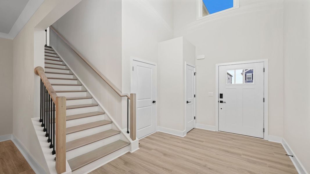 Spacious, unfurnished interior of a new home in Adams Glen, Greenville (Image 16).