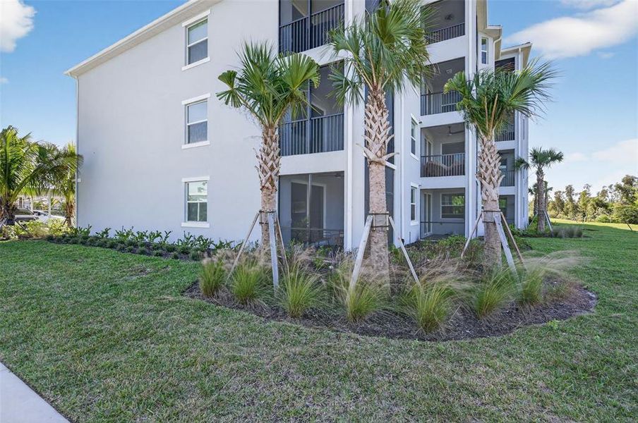 Condo located in Punta Gorda, FL showcasing its design and architecture (Image 36).