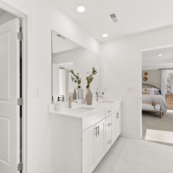 3768 Fairmont Owners Bath 2of2 F2 Base3 050925