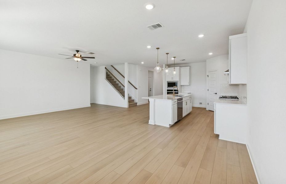 Spacious, unfurnished interior of a new home in Lagos, Manor (Image 33).