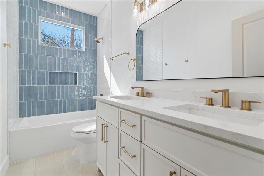 Furnished interior view inside a new home in , Glenn Heights (Image 10).