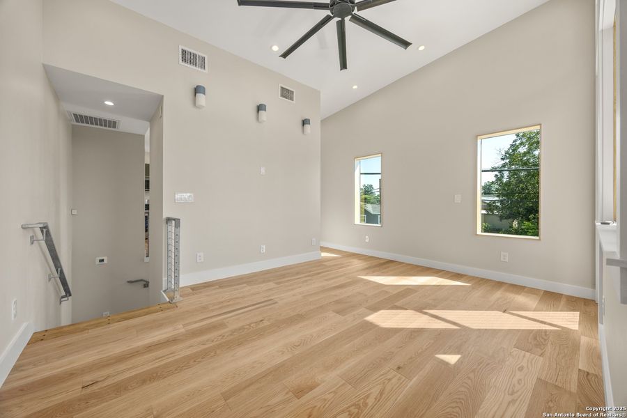 Spacious, unfurnished interior of a new home in , San Antonio (Image 13).