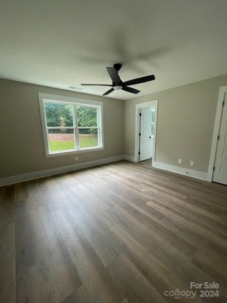 Upstairs secondary bedroom