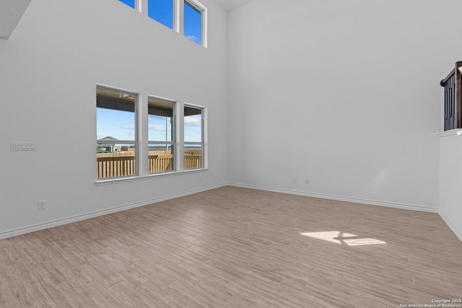 Spacious, unfurnished interior of a new home in Lily Springs, Seguin (Image 31).