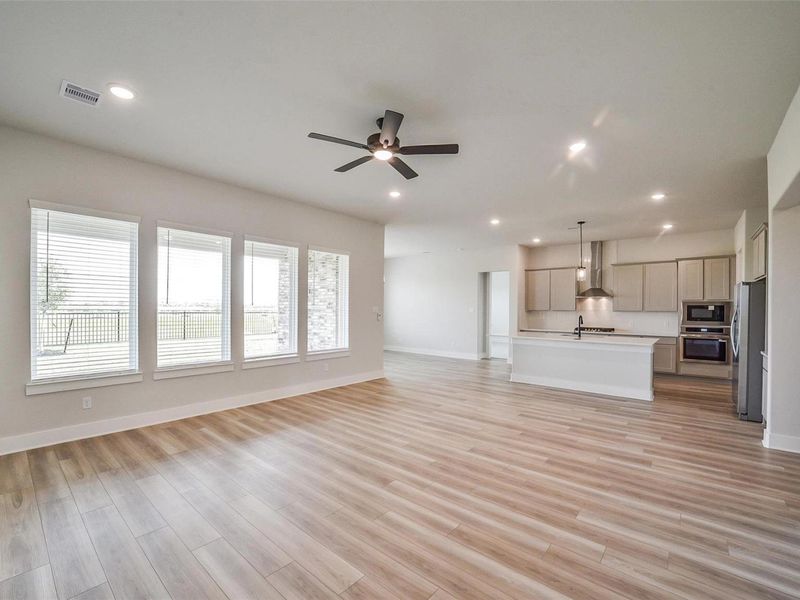 Spacious, unfurnished interior of a new home in Sierra Vista, Rosharon (Image 22).