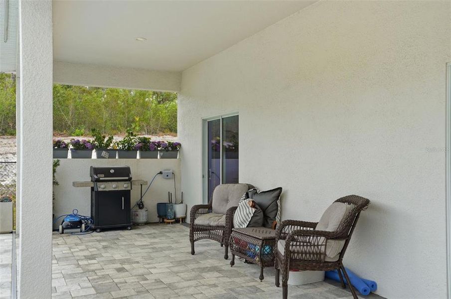 Exterior details and patio area of a home in , Weeki Wachee (Image 30).