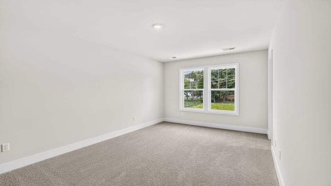 Spacious, unfurnished interior of a new home in Hidden Hills, Spartanburg (Image 28).