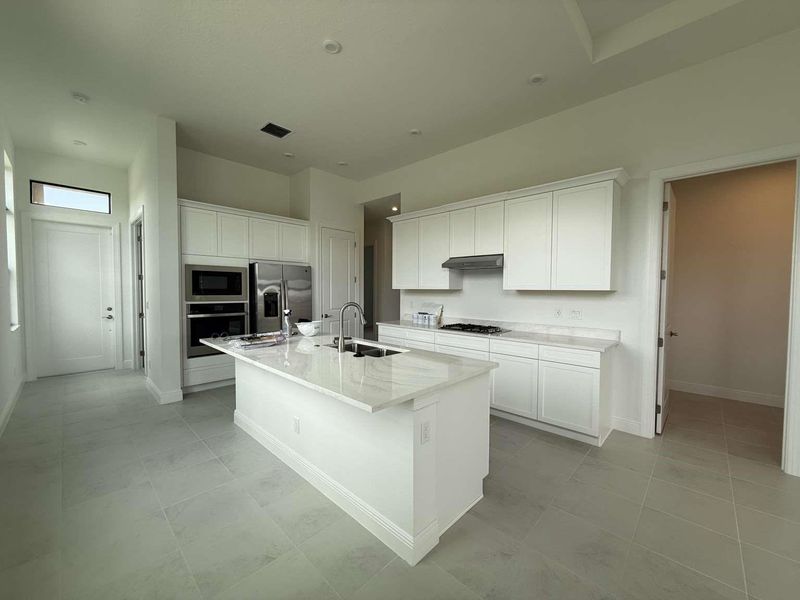 Spacious, unfurnished interior of a new home in , Port St. Lucie (Image 4).