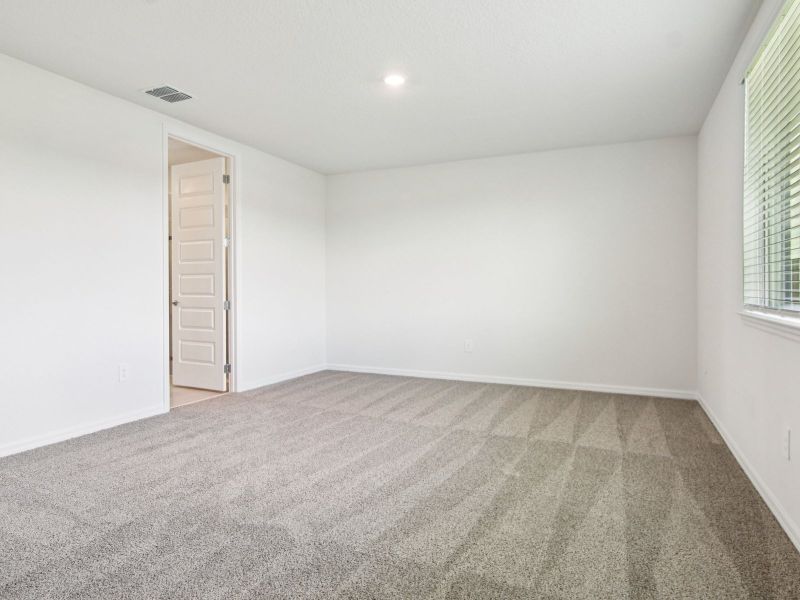 Spacious, unfurnished interior of a new home in Two Rivers - Signature Series, Zephyrhills (Image 11).