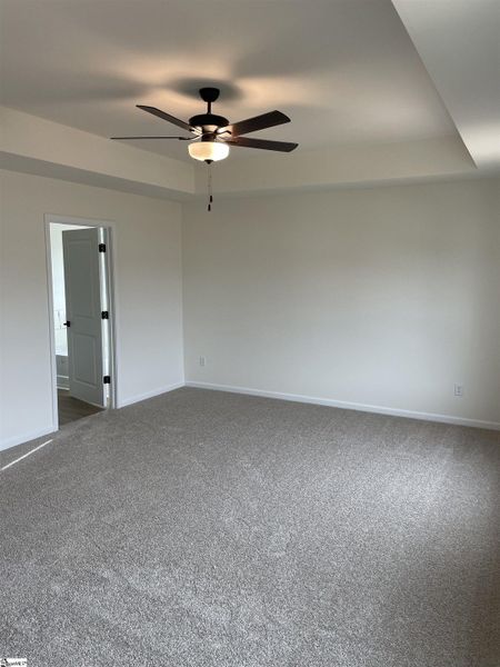 Spacious, unfurnished interior of a new home in Sedona, Greenville (Image 8).