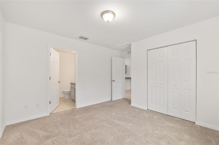 Spacious, unfurnished interior of a new home in , Ocala (Image 11).