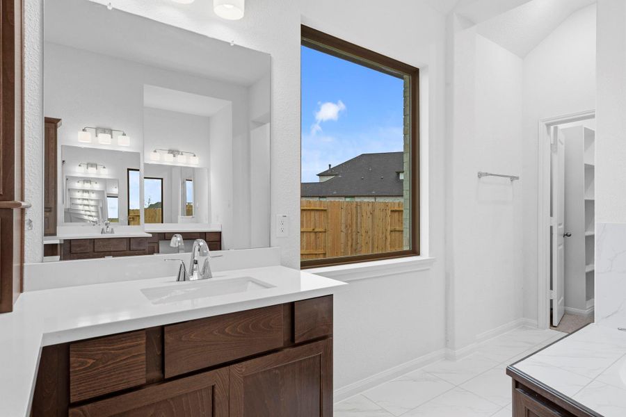 Furnished interior view inside a new home in , Texas City (Image 8).