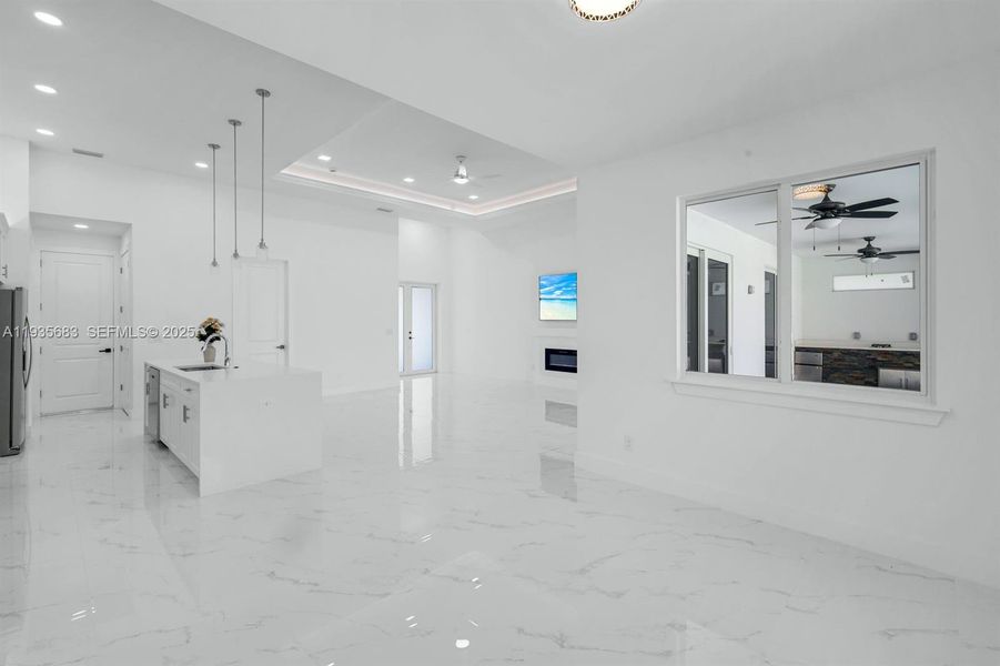 Spacious, unfurnished interior of a new home in , Cape Coral (Image 14).