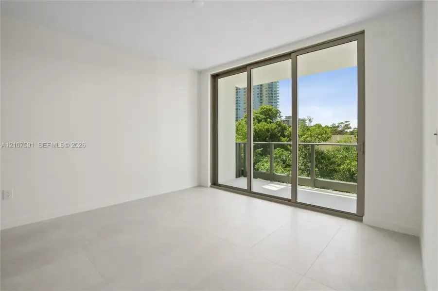 Spacious, unfurnished interior of a new home in , Miami (Image 36).