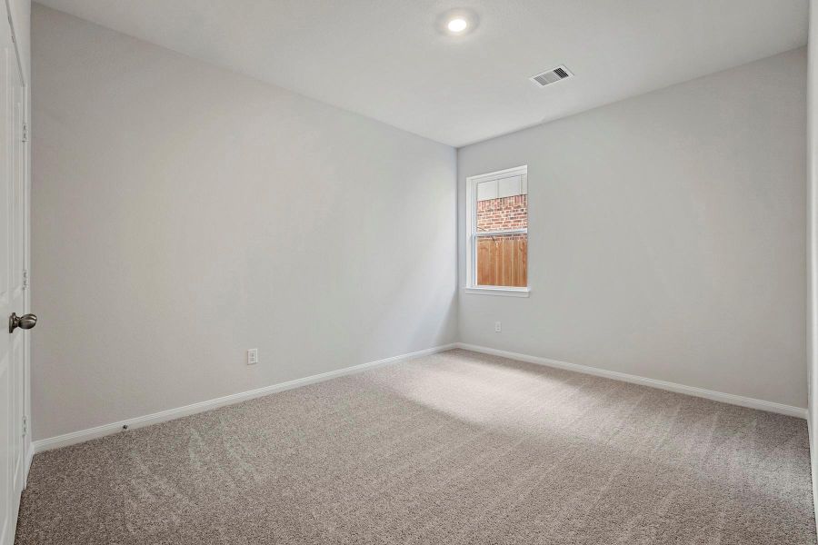 Spacious, unfurnished interior of a new home in Canterra Creek, Iowa Colony (Image 10).