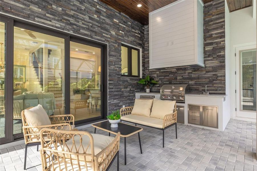 Exterior details and patio area of a home in , Tampa (Image 4).