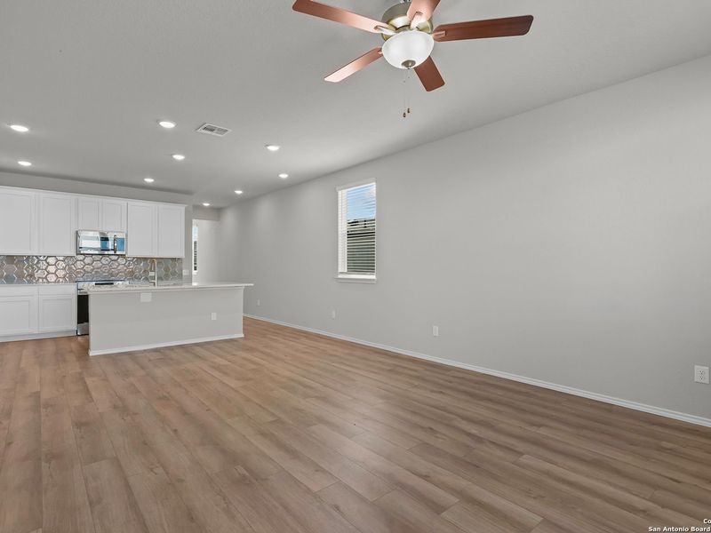 Spacious, unfurnished interior of a new home in Applewhite Meadows, San Antonio (Image 17).