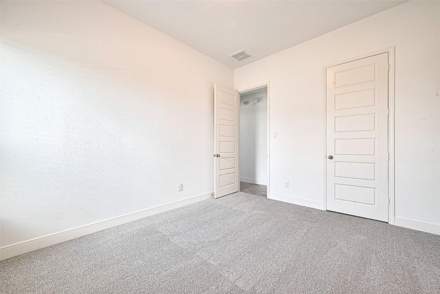 Spacious, unfurnished interior of a new home in Lago Mar, Texas City (Image 23).