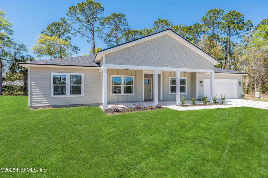 Exterior details and patio area of a home in , Palatka (Image 17).