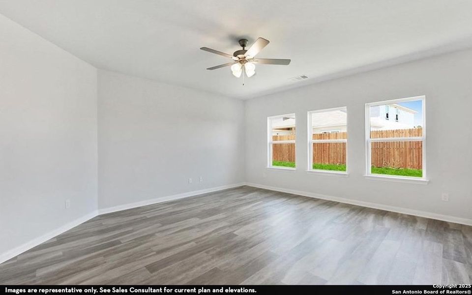 Spacious, unfurnished interior of a new home in Cloud Country, New Braunfels (Image 12).