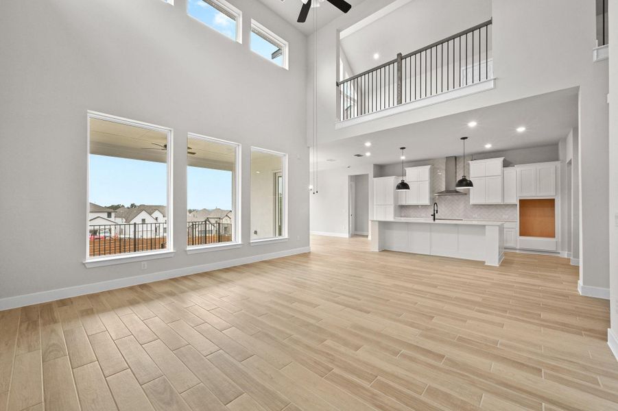 Representative image. Features, selections and colors may vary.