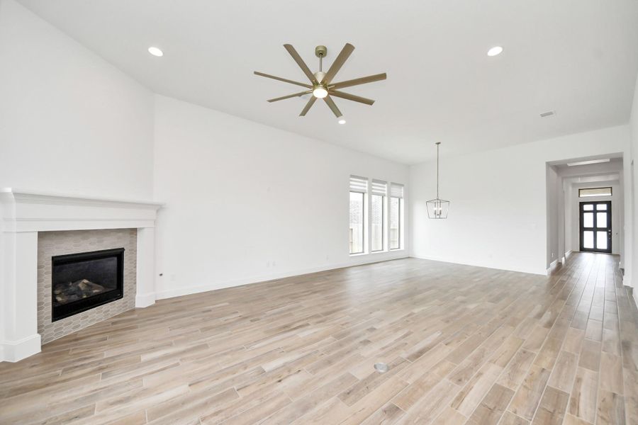 Spacious, unfurnished interior of a new home in Valencia, Manvel (Image 23). Spacious, unfurnished interior of a new home in Valencia, Manvel (Image 23).