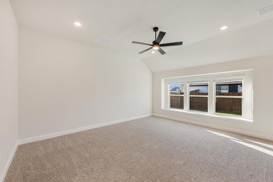 Spacious, unfurnished interior of a new home in Coyote Crossing, Godley (Image 27).