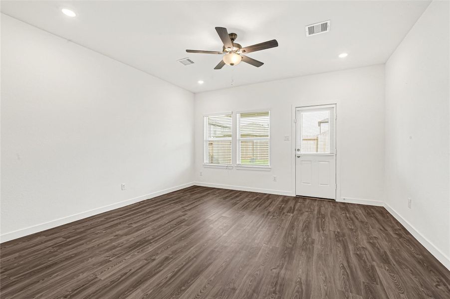 Spacious, unfurnished interior of a new home in Laurel Farms, Brookshire (Image 30).